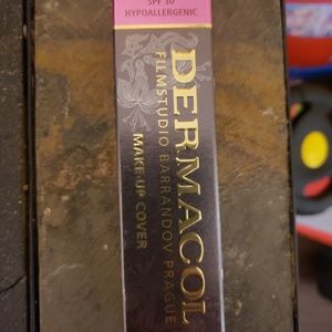 Dermacol 208